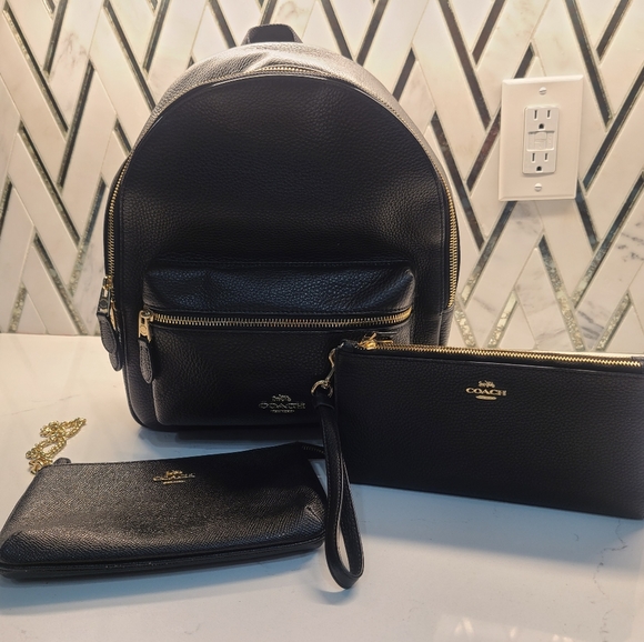 Authentic Coach - Picture 1 of 4